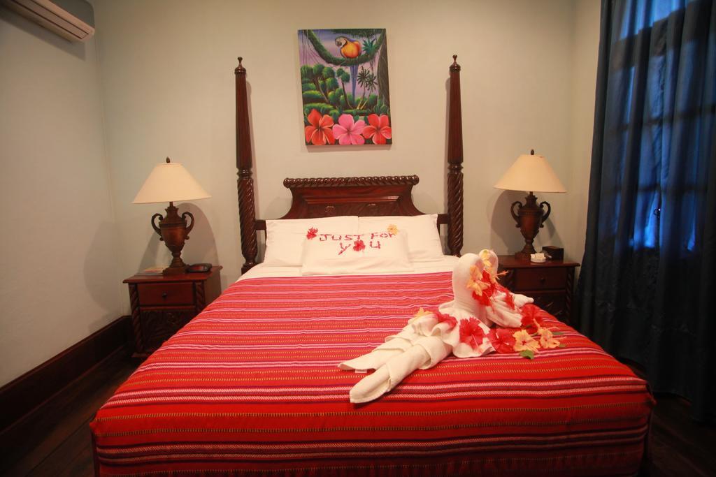 Mahogany Hall Luxury Boutique Resort San Ignacio Esterno foto