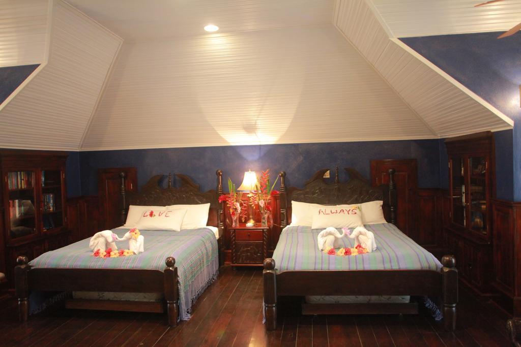Mahogany Hall Luxury Boutique Resort San Ignacio Esterno foto