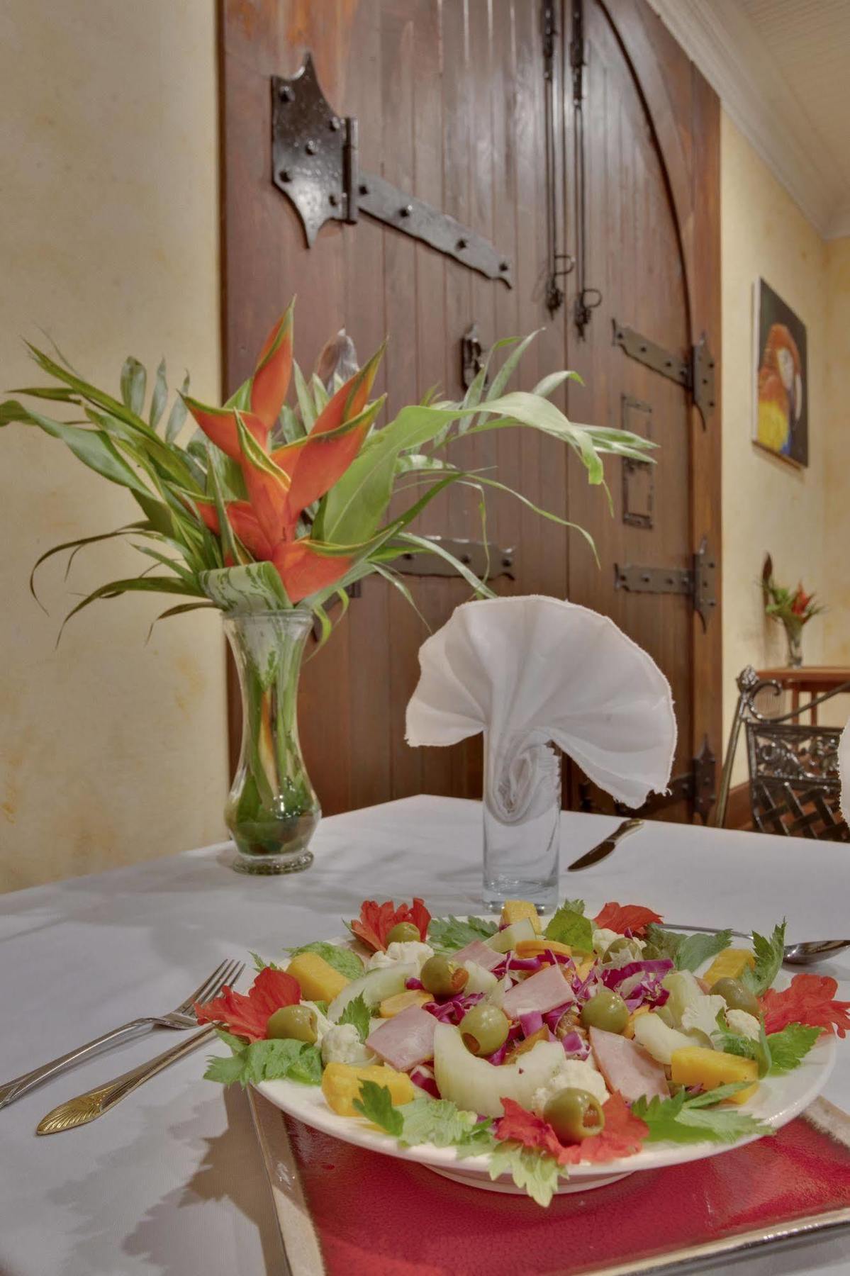 Mahogany Hall Luxury Boutique Resort San Ignacio Esterno foto